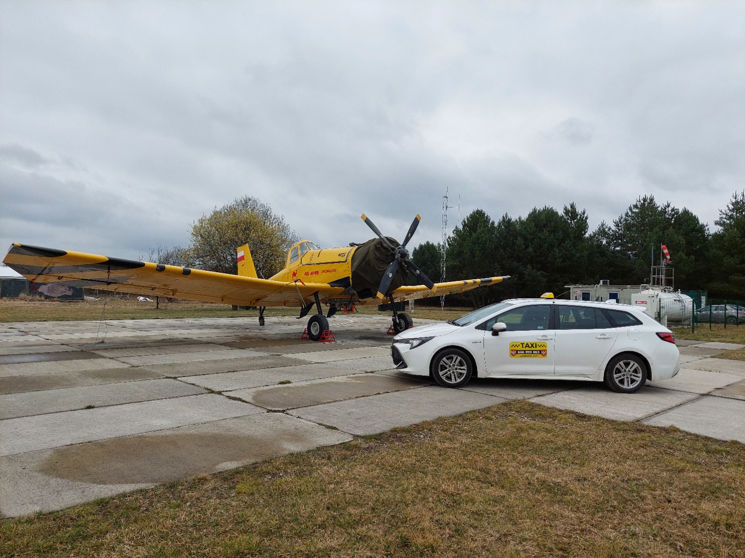 Taxi Sławków przy samolocie